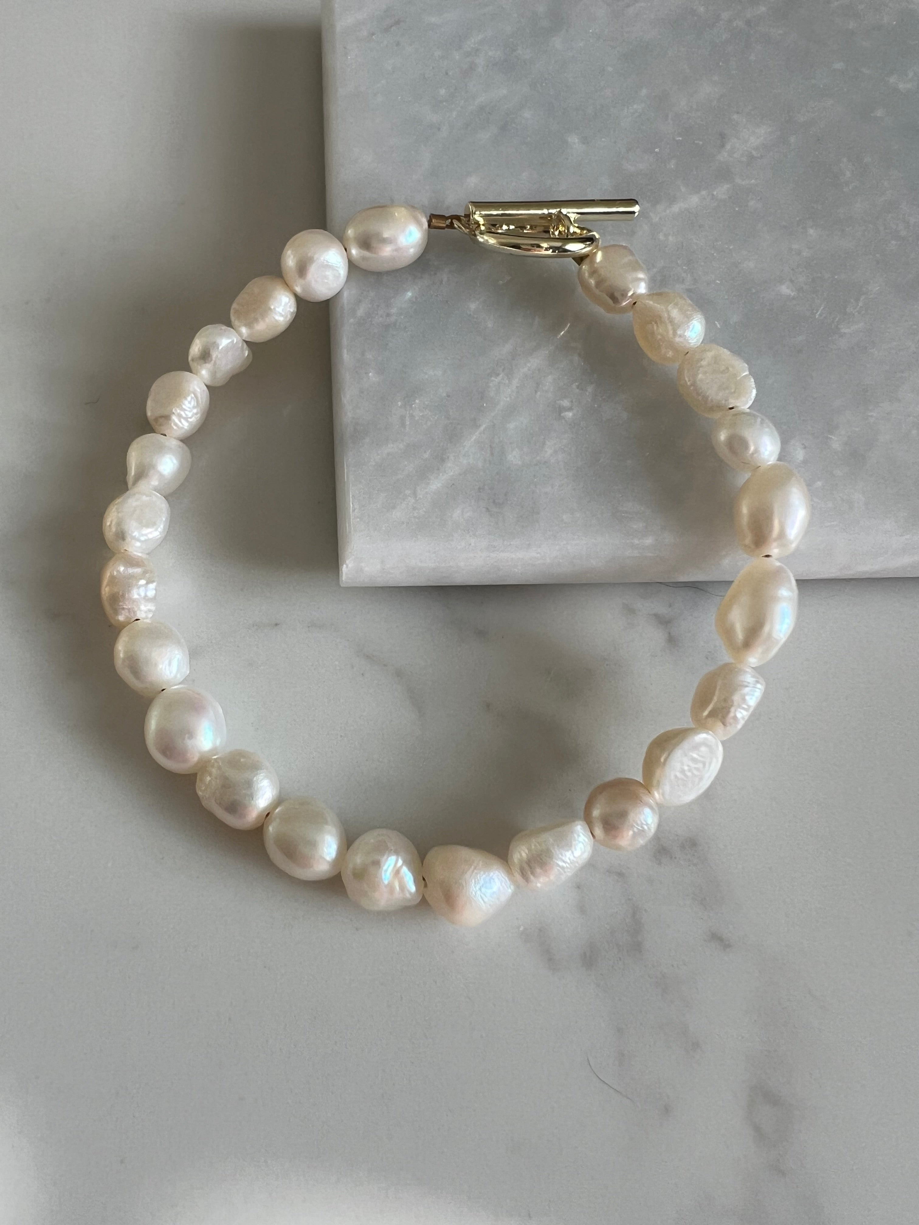 Freshwater Pearl Bracelet with Gold Toggle Clasp