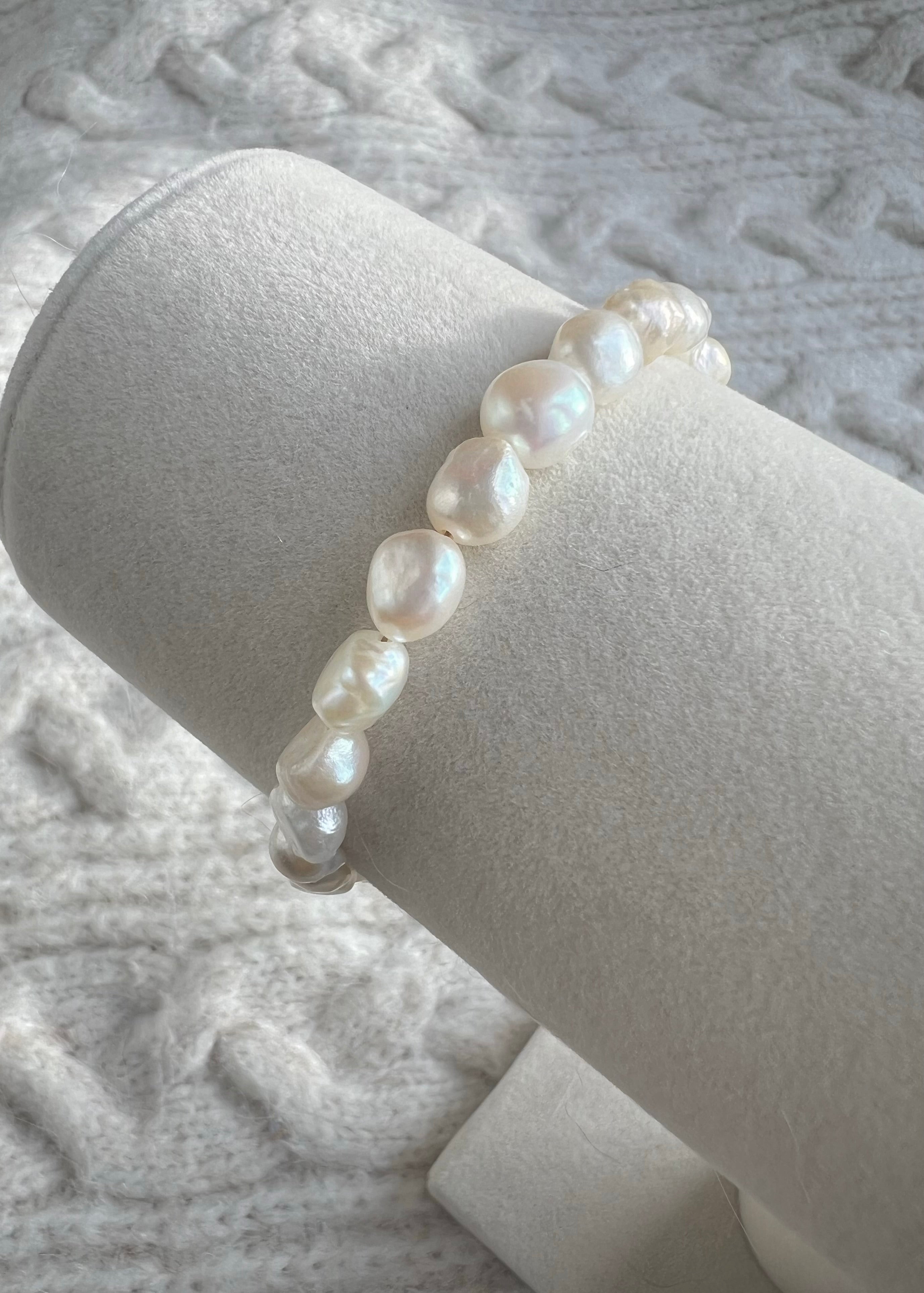 Freshwater Pearl Bracelet with Gold Toggle Clasp